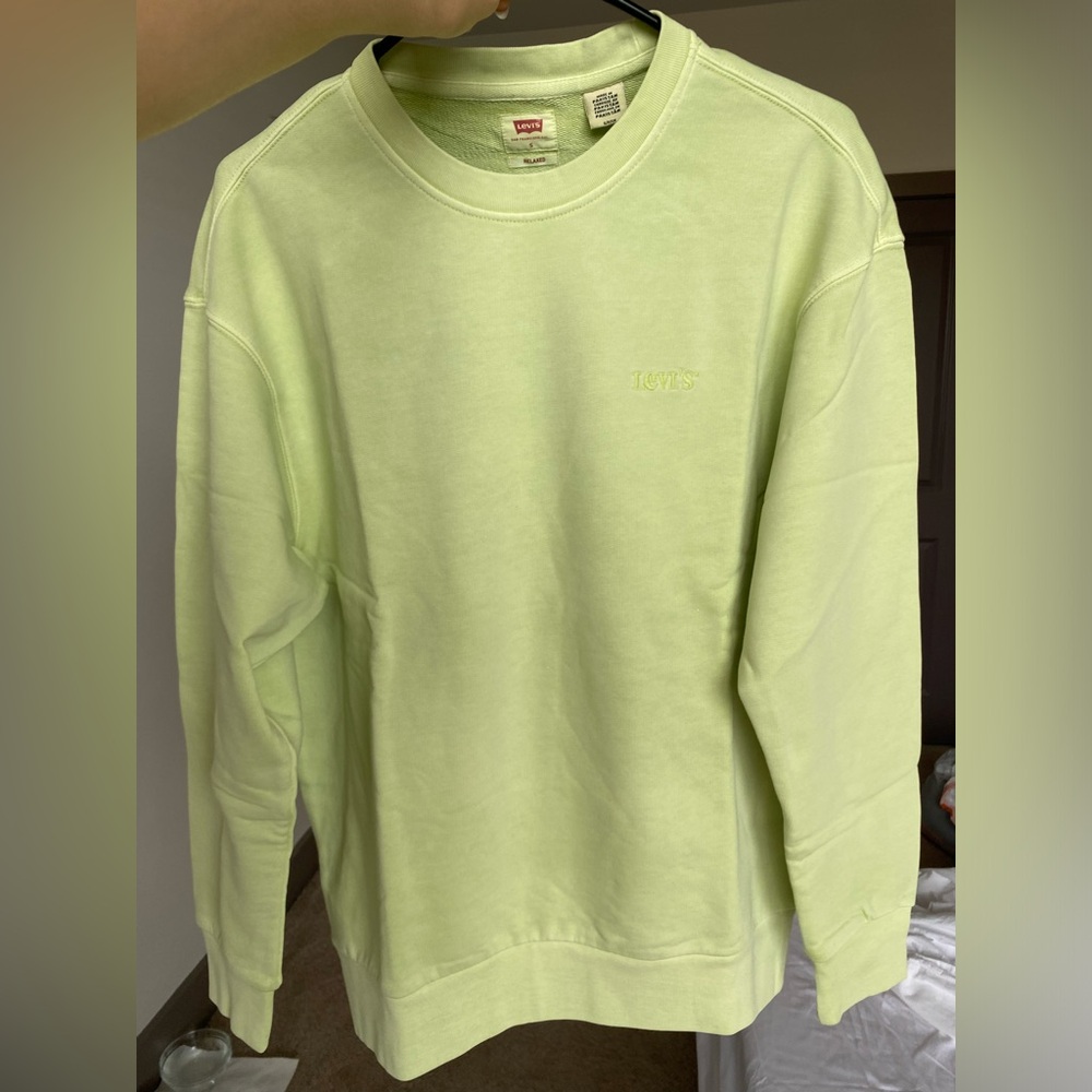 Levi's Garment Dye Crew Neck Sweatshirt Cotton lime green Relaxed size S NWT - Picture 2 of 9